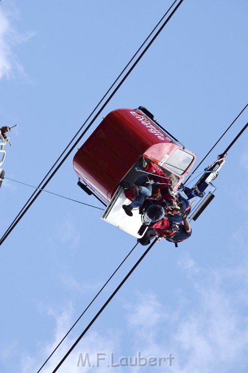 Koelner Seilbahn Gondel blieb haengen Koeln Linksrheinisch P261.JPG - Miklos Laubert